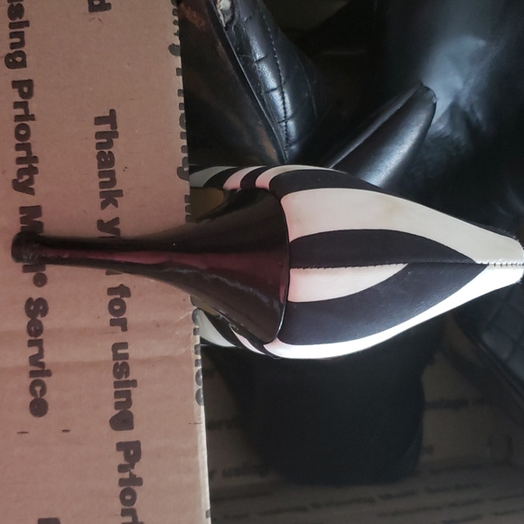 🌻🎉Assortment of Women's shoes bundled! - Picture 8 of 12